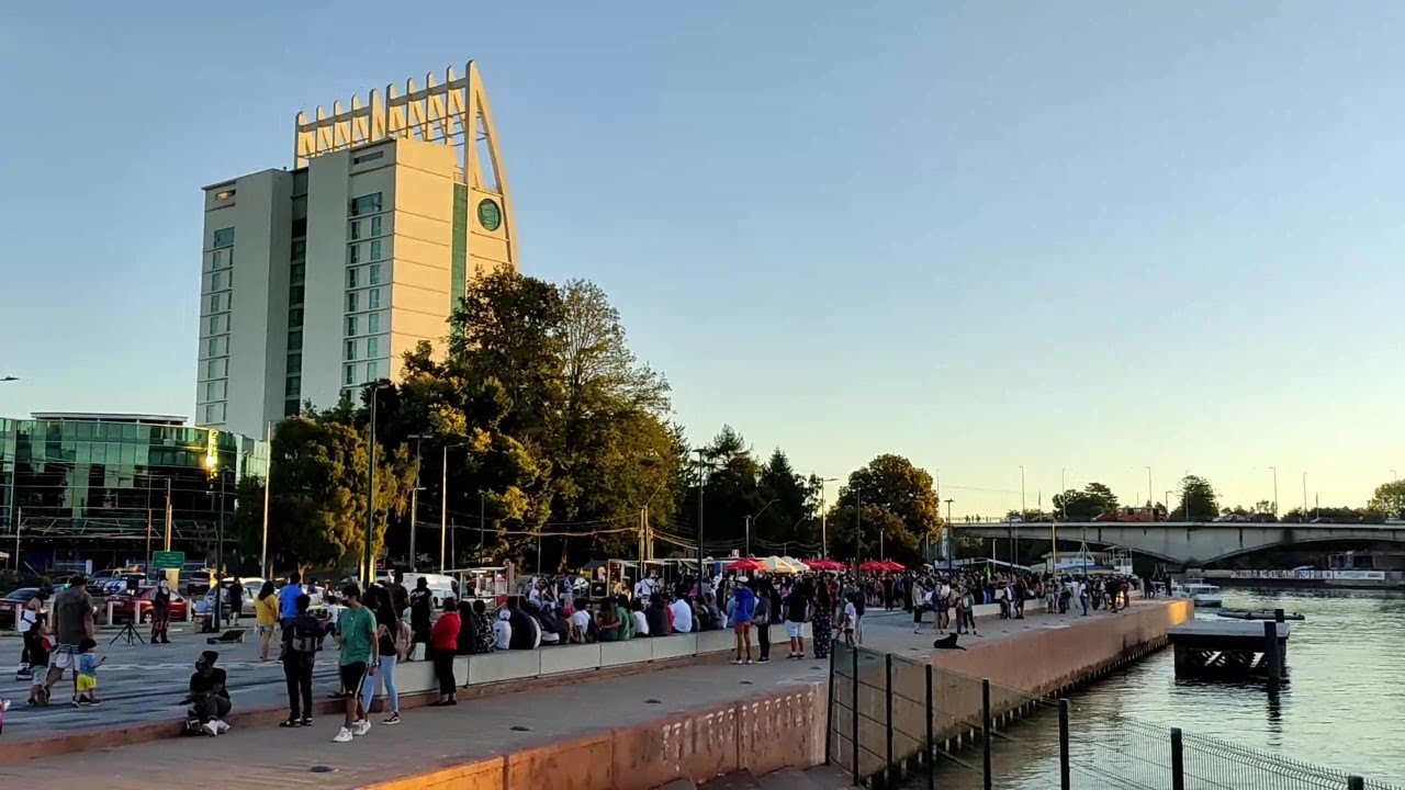 Costanera de Valdivia en verano | Región de Los Ríos, Chile