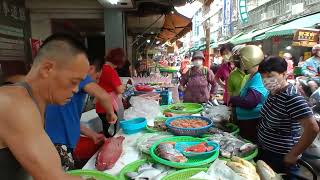 阿源今天花了好多功夫  才把鮪魚切好 台中水湳市場  海鮮叫賣哥阿源  Taiwan seafood auction