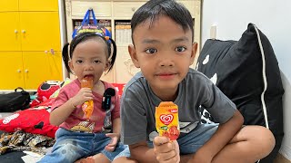 Keseruan Ifal Menthul Mukbang Es Krim Rasa Lemon Teh Sambil Ngasuh