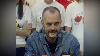 Edi Rama me vullnetarët e fushatës në njësinë bashkiake 7 - (7 Shtator 2003)