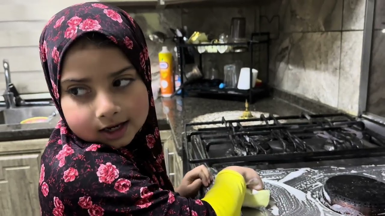 لما امك تنادي عليك وماتسمع ههههههه