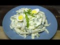 Салат с кальмарами, рукколой и перепелиными яйцами