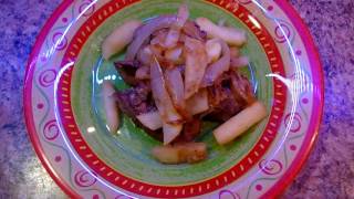Куриная печень с яблоками и луком / Chicken liver with apples and onions Куриная печень с яблоками и луком / Chicken liver with apples and onions