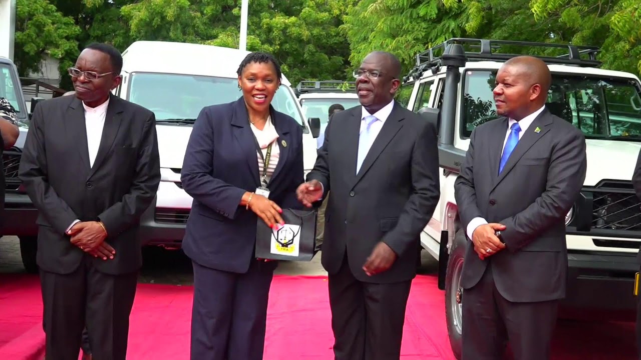 UZINDUZI WA OFISI ZINAZOTEMBEA NA KUKABIDHI MAGARI MAPYA KWA MAMLAKA YA MAPATO TANZANIA (TRA)