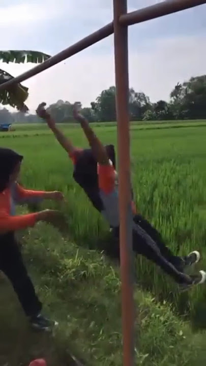 Video lucu jatuh ke sawah‼️ #funny #fyp #ngakak
