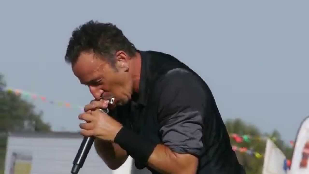 Bruce Springsteen with The Promised LandJazzFest 2014 New Orleans YouTube Bruce Springsteen with The Promised LandJazzFest 2014 New Orleans YouTube