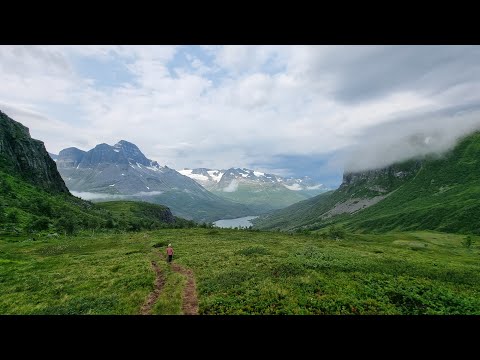 Flokroll Adventures family tent camping in Innerdalen