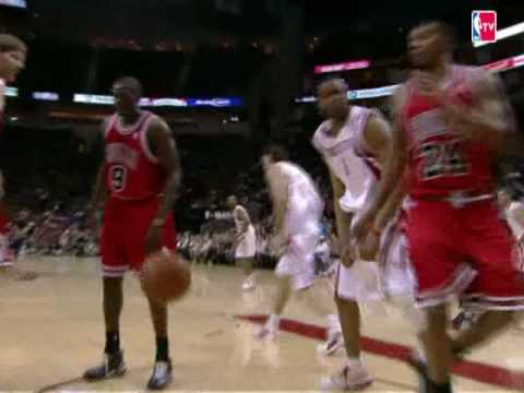 Tracy McGrady Returns With a Slam on Tyrus Thomas