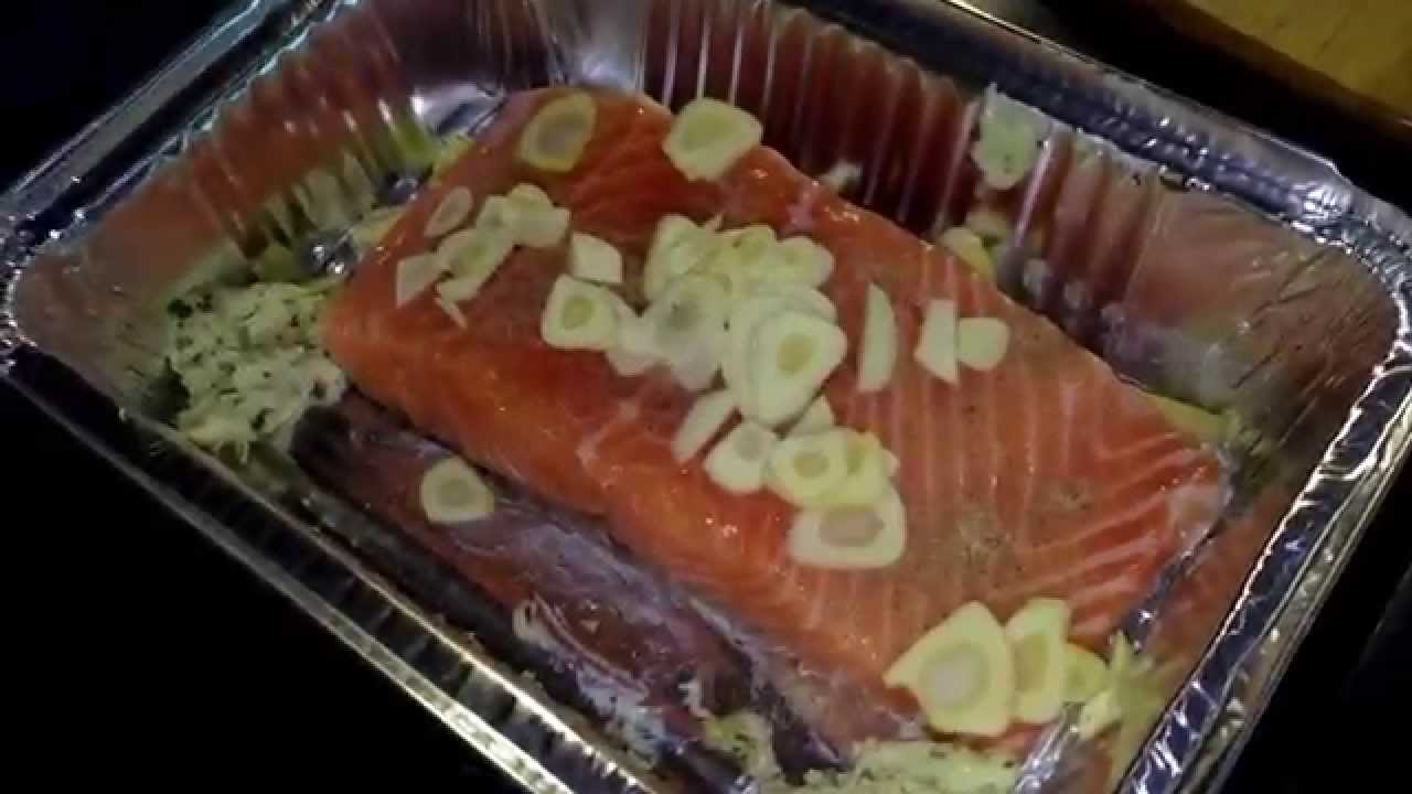 Grillen mit Weber Grill indirekte Hitze Lachs mit Zwiebeln und Kräutern  Veggie - YouTube