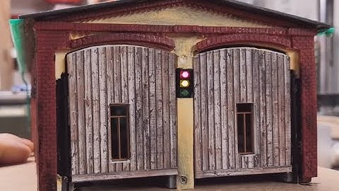 Modellbahn TT Torantrieb Lokschuppen mit Arduino Microcontroller Servo und Ampel