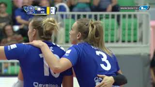 Monika Ptak with a hammer of a slide attack