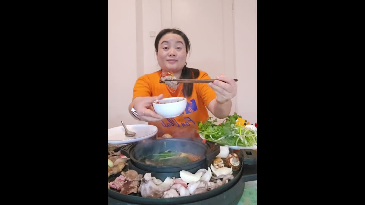 กินหม้อร้อนแจ่วขม