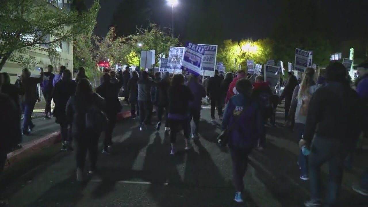 Thousands of hospital workers on picket line - YouTube