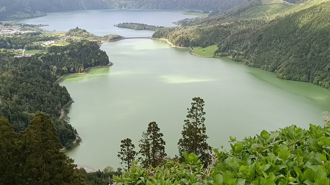 Pirma diena. Azoru salos Sao Miguel Punta Delgada Vulkanai geizeriai kalnai