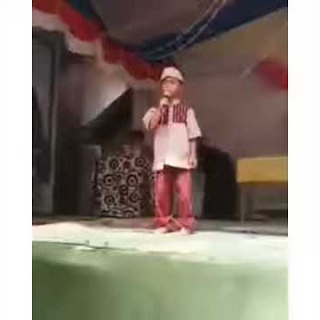Ngakak banget tu bocah, di suruh baca malah nangis