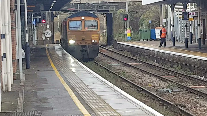 Rail Head Treatment Train (RHTT) Passing Through Laindon - 30th November 2021