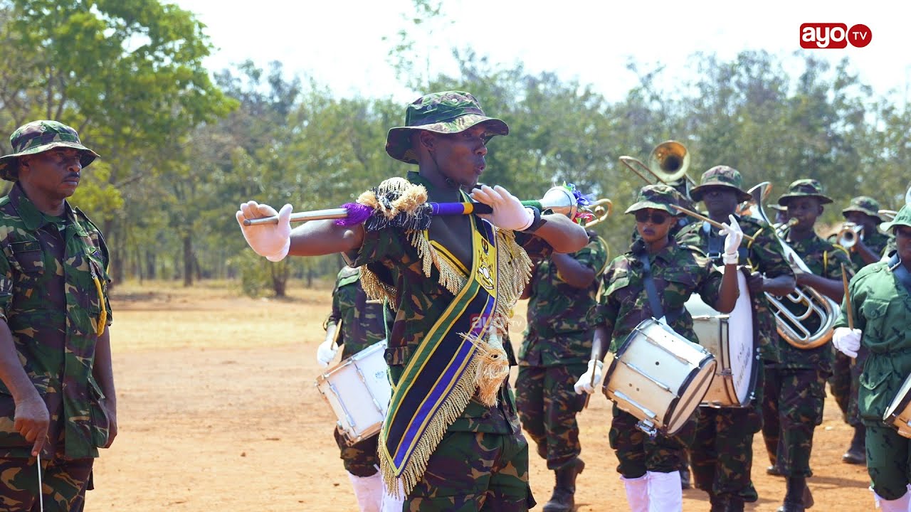 UTAIPENDA HII: AFANDE WA JWTZ MWENYE MBWEMBWE KWENYE BAND YA JKT, MBELE YA WAKUBWA ZAKE