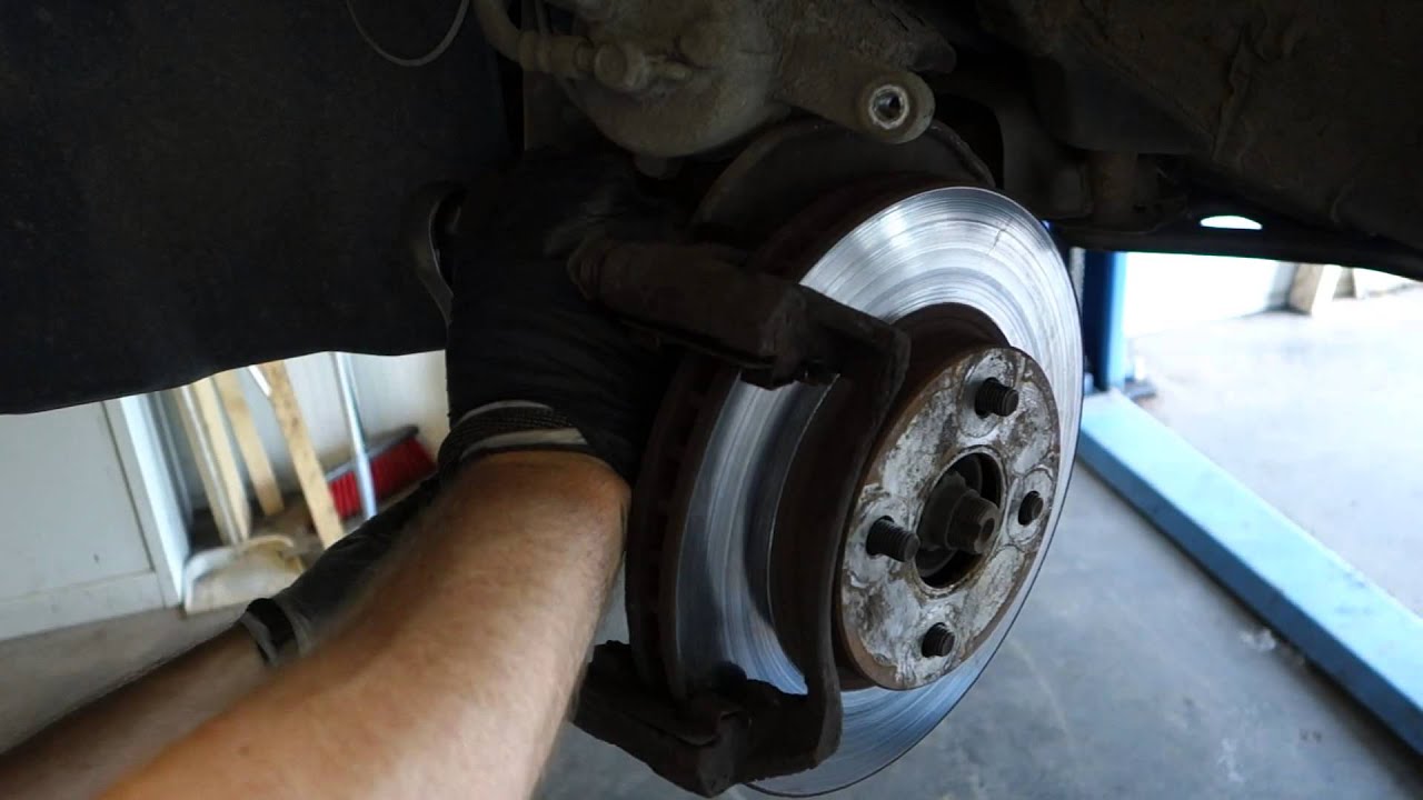 How to replace front brake disc Toyota Corolla. Years 2002 to 2010