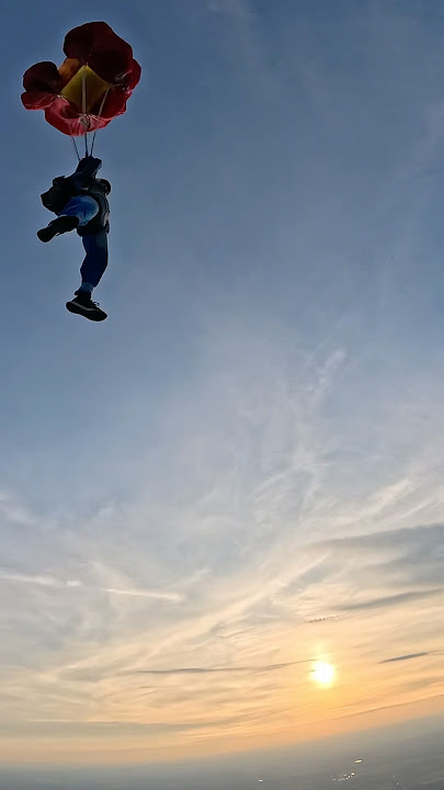 Aff lvl 4 #adrenaline #skydiving #adrenalinevibe #automobile #basejump #skydive #extreme #flying