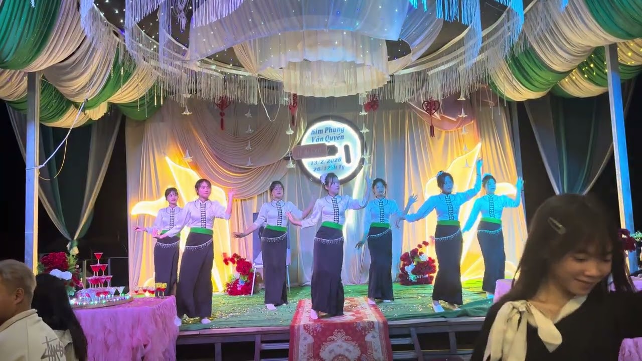 Chiều Lên Bản Thượng Remix Nhóm Múa Bình Minh tại LVQ Kim Phụng & Văn Quyến