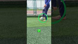 Learn Easy Ball Control in 10 Seconds ⚽ Subscribe for more ! #football #amazing #tutorial