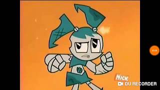 La Robot Adolecente Jugando Con Rocas Original