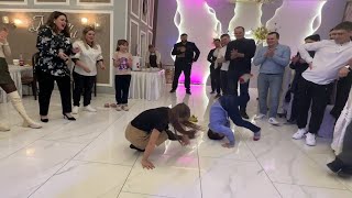 Дети РАЗОРВАЛИ свадьбу в ХЛАМИНУ крутыми танцами