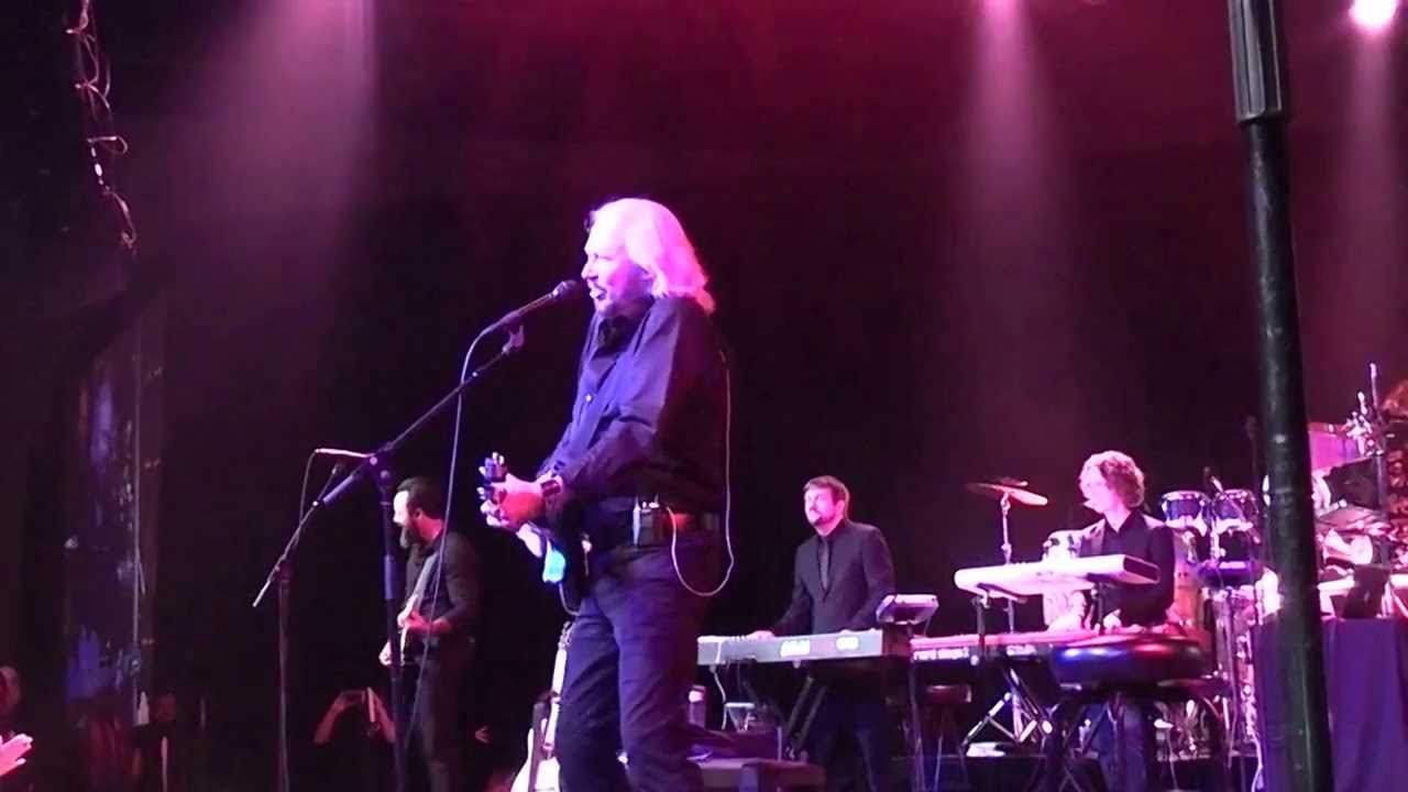 Barry Gibb ..LEGEND ! Singing Tragedy 15/02/14