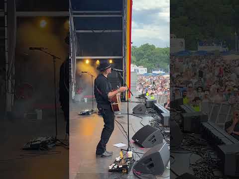 Heavens to Betsy live will never get old