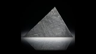 Eisenmeteorit Mit Geätzter Oberfläche, Dreieckform