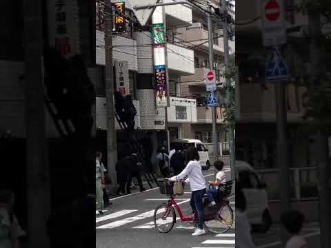 詐欺グループのアジトに突入する警視庁捜査一課特殊班「SIT」