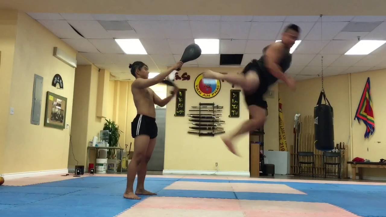 EXTREME TRICKING BODYBUILDING MIXED MARTIAL ARTS MMA FLIPS KICKS