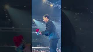 #bangchan throwing roses to the public - KCON 2022 🌹 #straykids