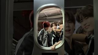 the ICONIK vibe (ง  ᐕ)ว♪