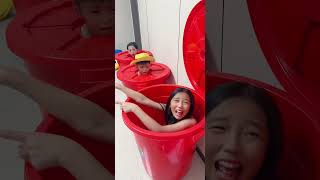 Thumbnail for 这三姐弟太会藏了!#小丑#天使#路飞#家庭#搞笑