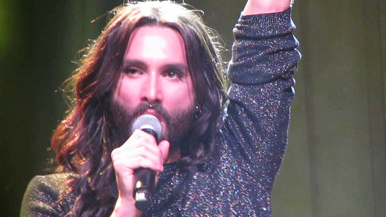 camera iphone 8 plus apk CONCHITA WURST, Graz, MAMBO ITALIANO 17 08 17