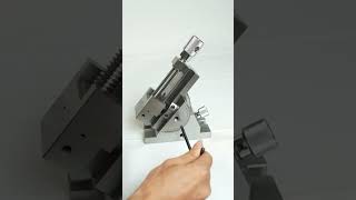 A universal swivel vise you can’t miss.