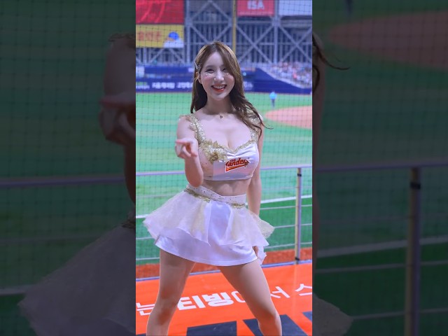 ssg랜더스 김현영치어리더 원모어타임 아웃송 직캠 #shorts #김현영 #치어리더 #응원 #공연 #직캠 #영상 #ssg랜더스 #아웃송
