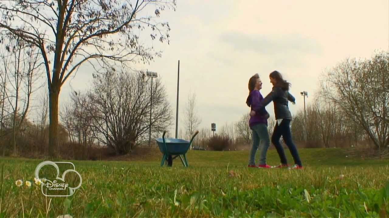 Beste FReunde – offizieller Clip – Valerie & Anna — Transcript