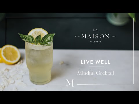 non---alcoholic-mindful-cocktail-with-coconut-water,-basil-and-kombucha-|-la-maison-wellness