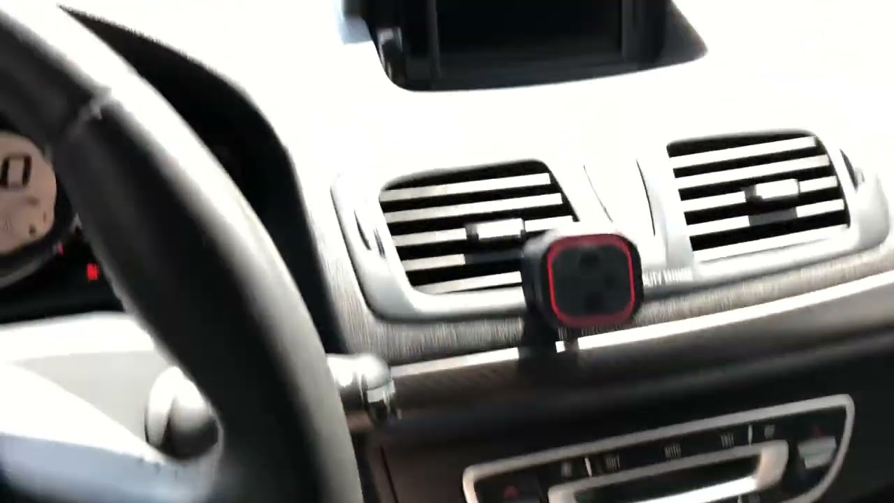 Меган 3. Пропадає звук магнітофона після запуску авто. Проблема з магнітофоном