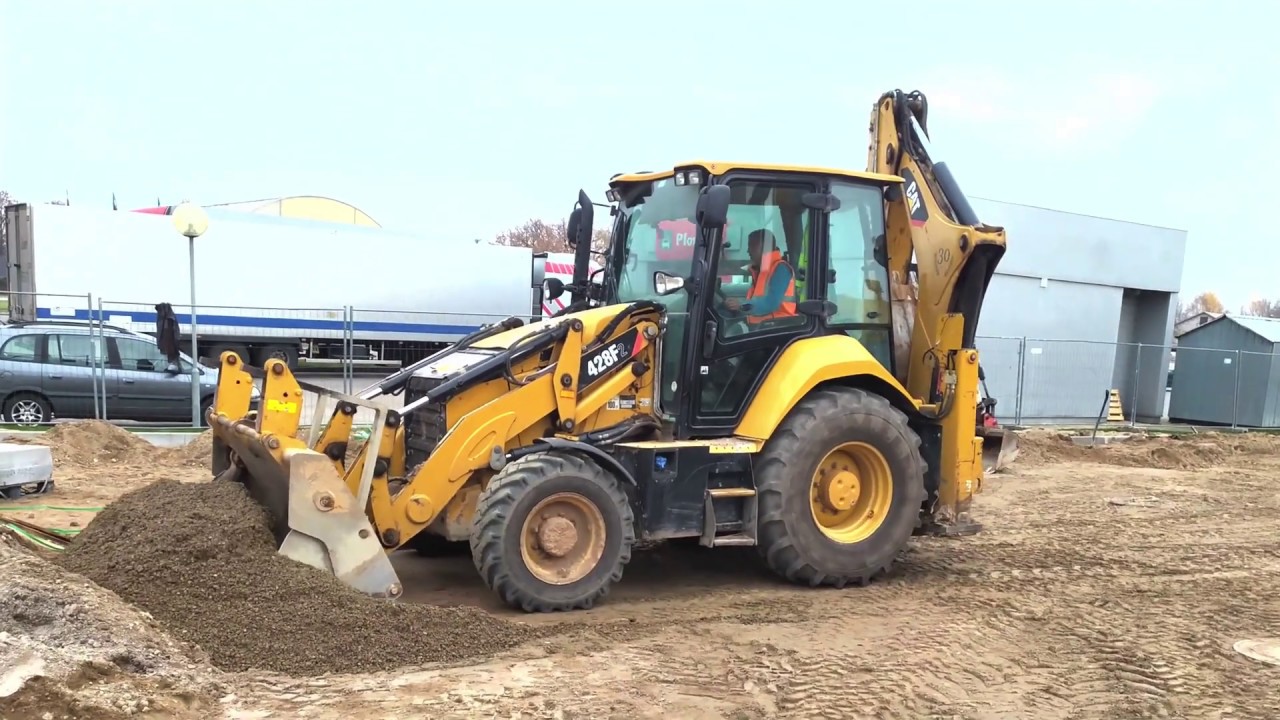 Ekskavatorius – krautuvas ratinis CAT statybų technika