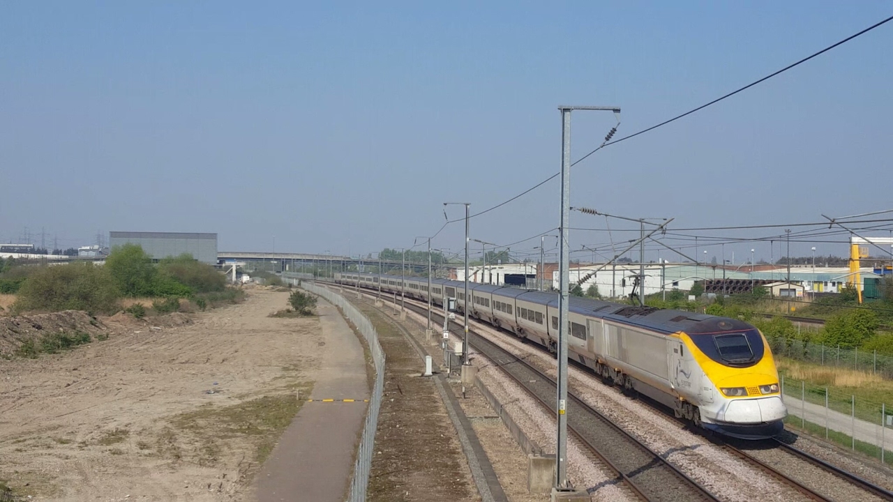 Trains at Rainham and Manor Way Bridge HS1 + LTS 8/4/17 YouTube