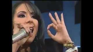 Inolvidable - Cynthia Urias (cantando de castigo en su programa)