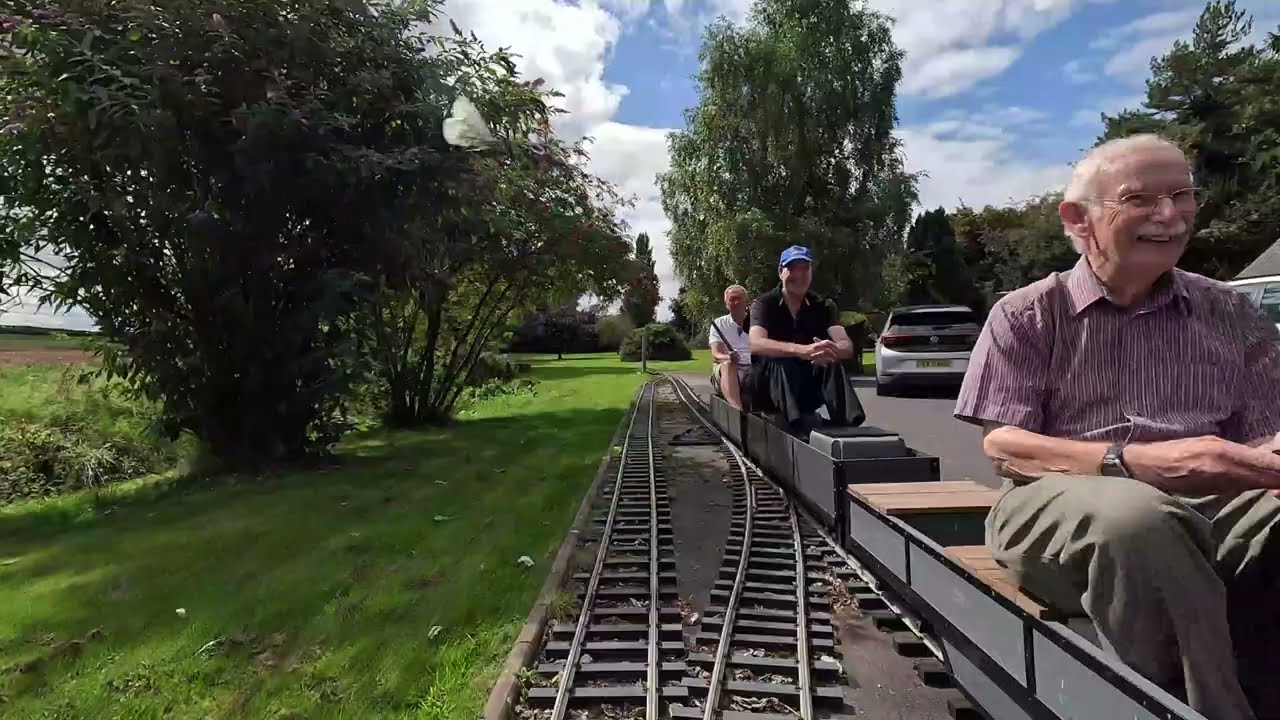 A Private Miniature Railway in Herefordshire   (4K)