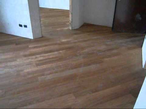 Posa diagonale pavimento in legno parquet massiccio di teak.wmv Gres porcellanato effetto legno posa