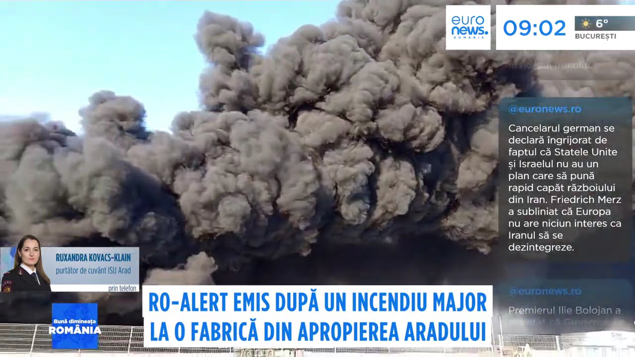 Orașul Arad, acoperit de un nor gros de fum, după un incendiu la o fabrică de polistiren