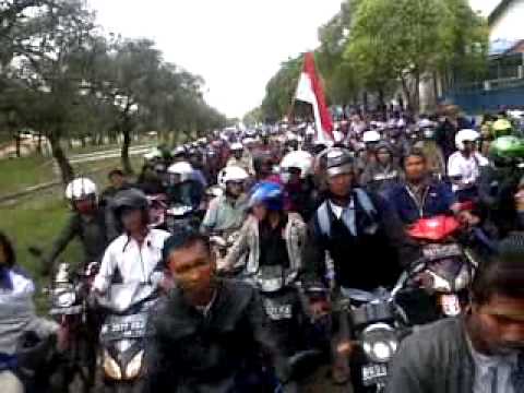 demo buruh cikarang cruZh Zero 2012