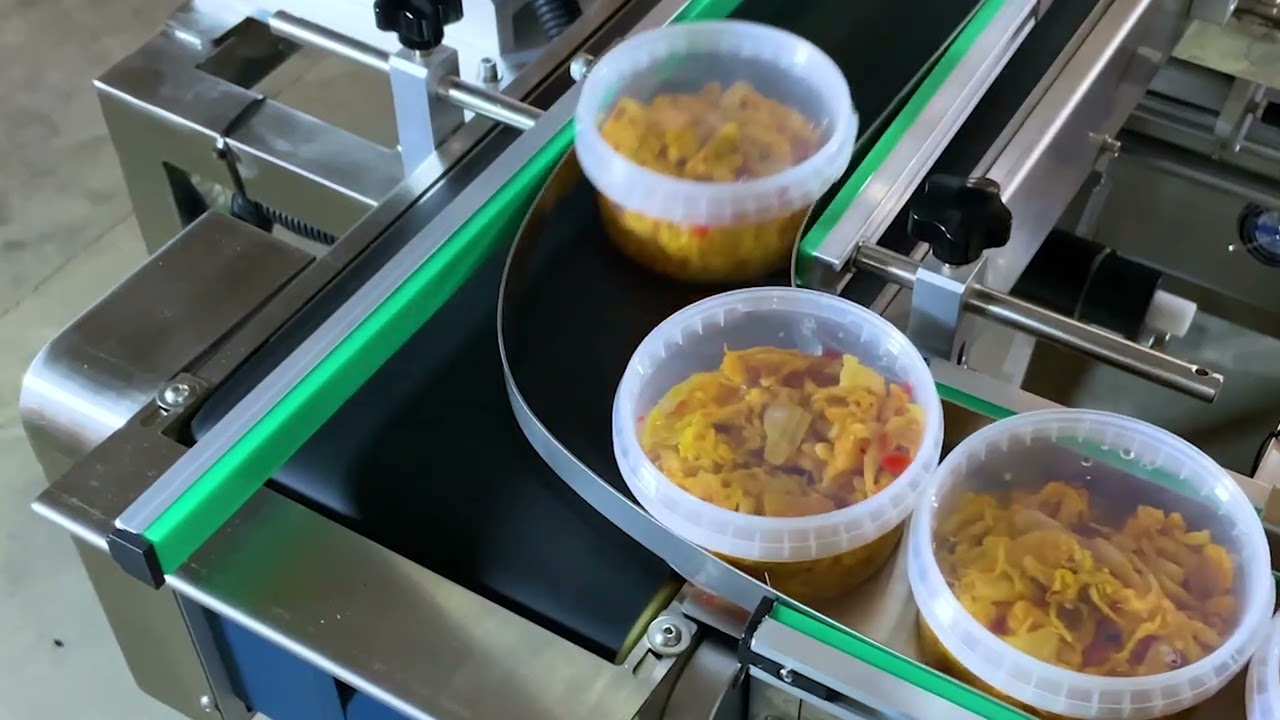 Kimchi filling machine