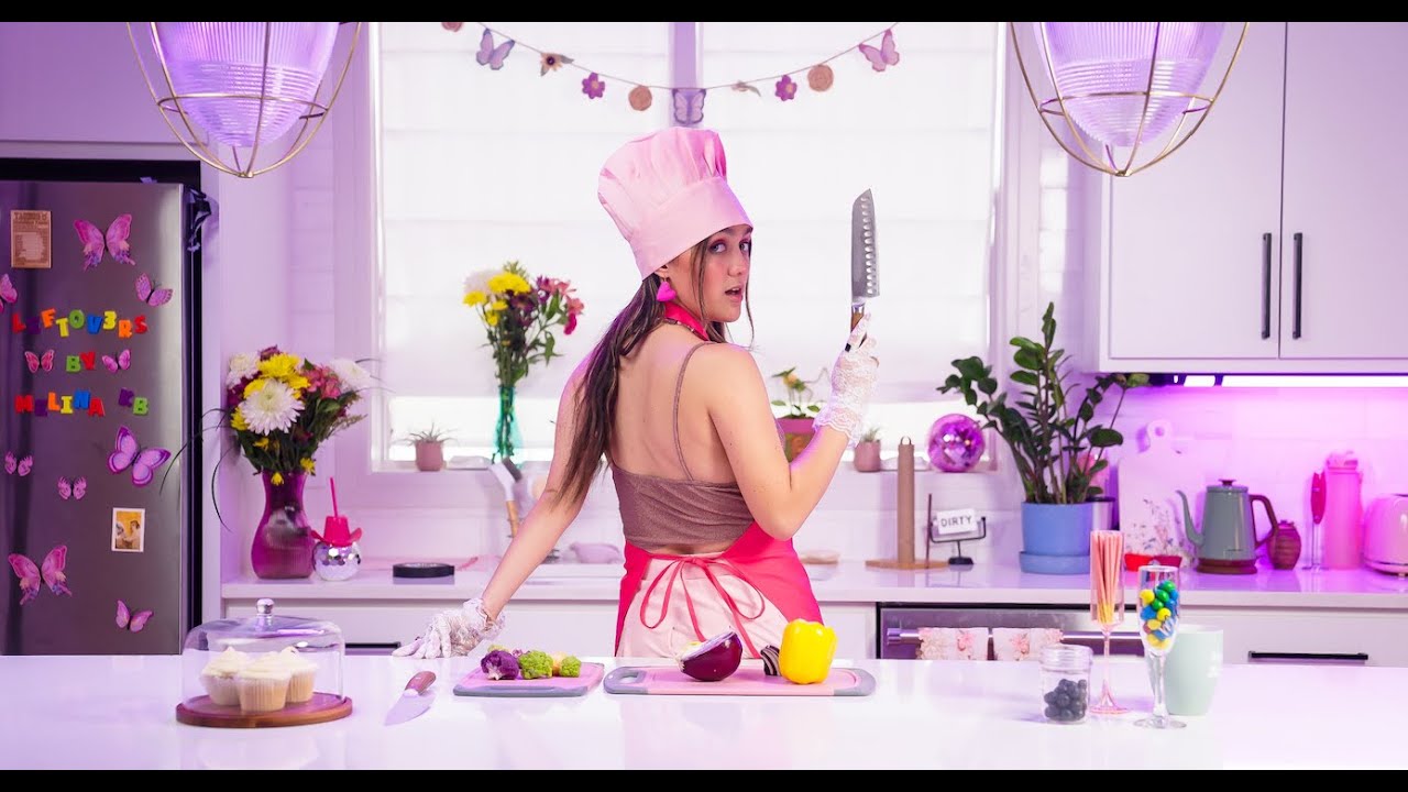 Guarda Melina KB - LEFTOVERS (Official Video) su YouTube Guarda Melina KB - LEFTOVERS (Official Video) su YouTube
